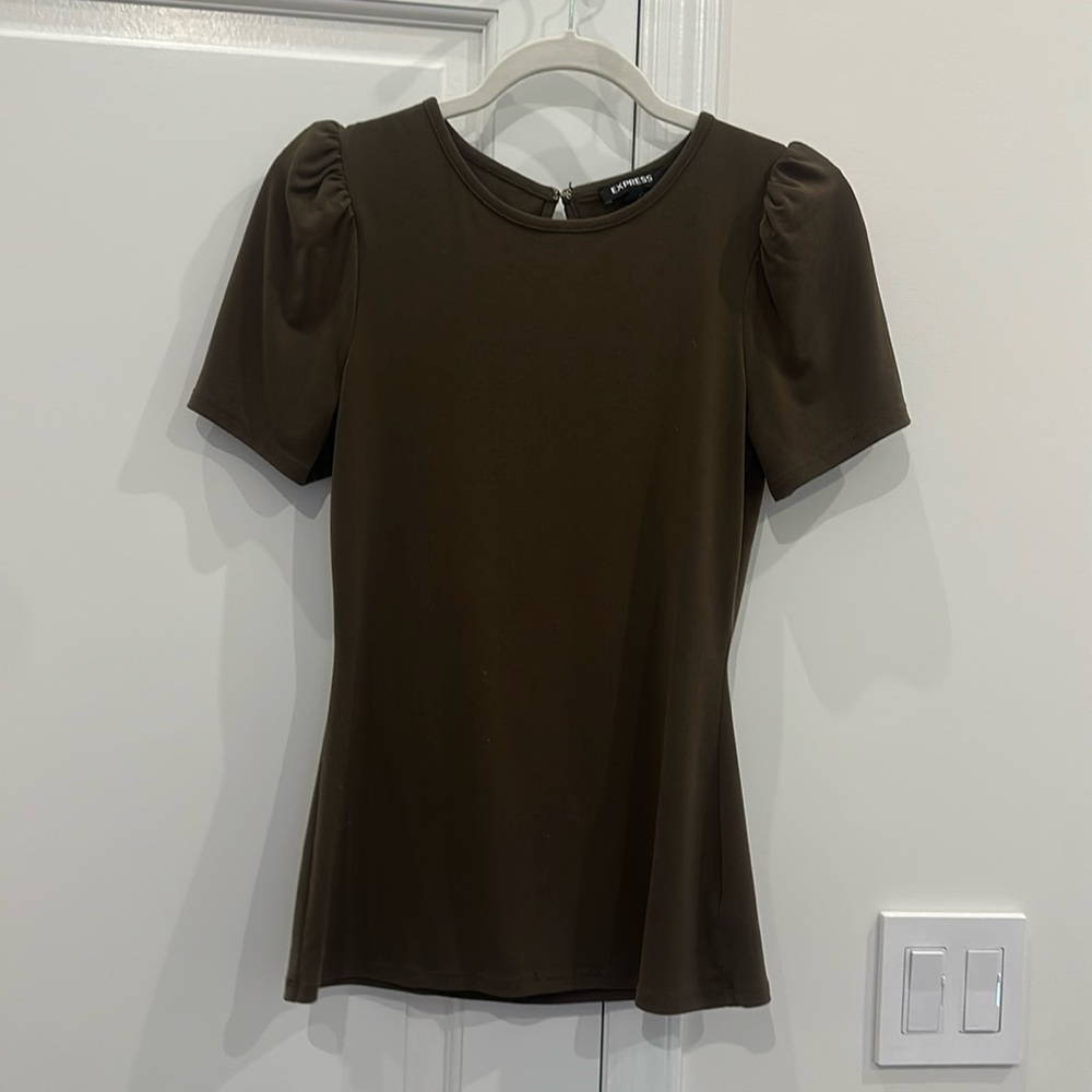 Express Key Hole Back Cap Sleeve